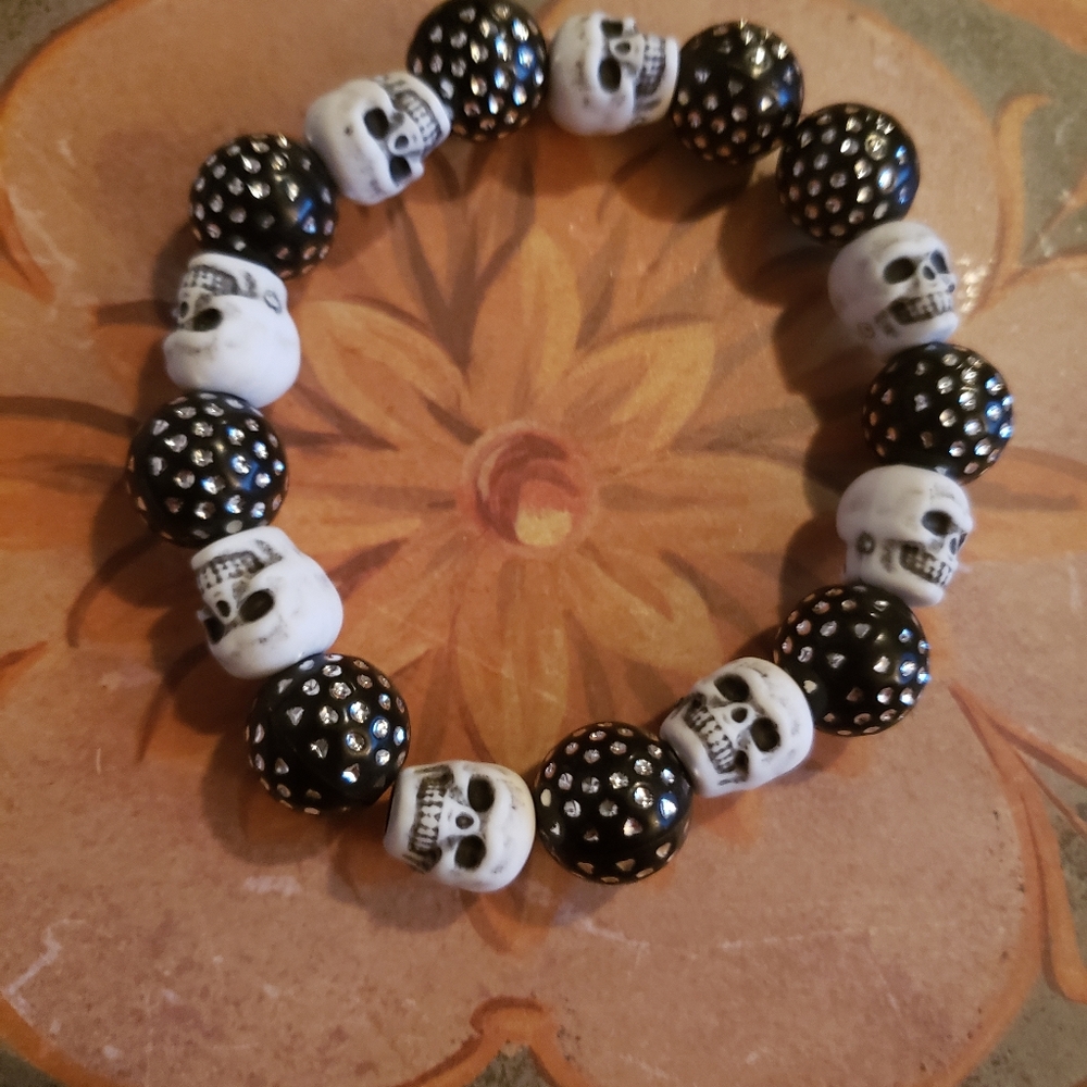 Bracelets - Picture 11 of 16